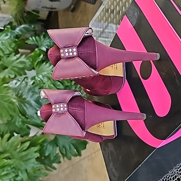 BRAND NEW MICHAEL ANTONIO HEELS - Picture 2 of 4